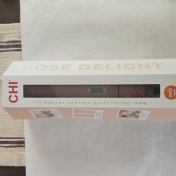 CHI Digital Hair Straightener 1" - Picture 2 of 4